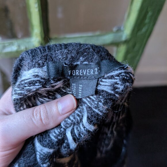 forever 21 black fair isle snowflake christmas sweater (medium) - Picture 6 of 6